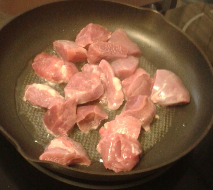 Телятина в горшочке с тмином и барбарисом