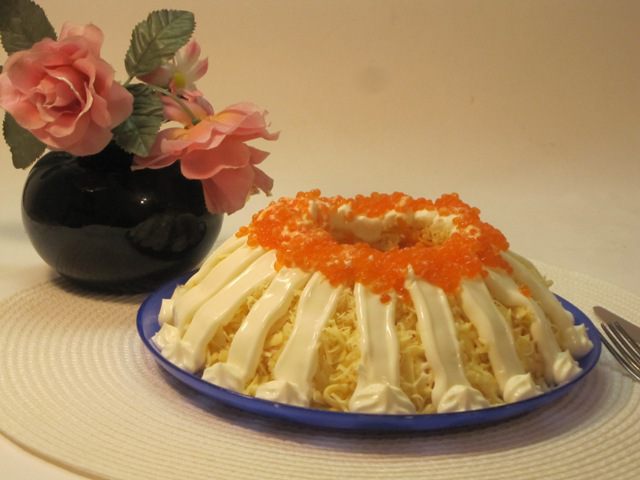 Салат с кальмарами