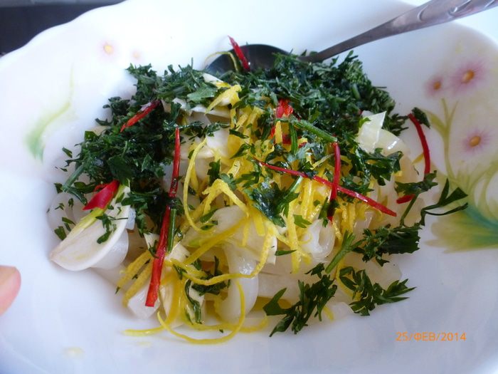 Баветте с кальмарами и зеленым горошком