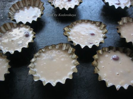 Летние кексы с вишней на сыворотке