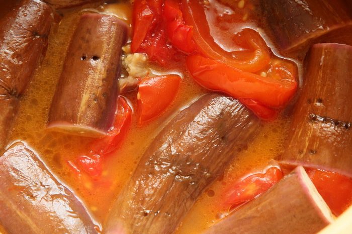 Баклажаны с перцами и помидорами