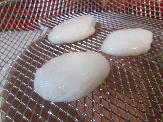 Клубнично-лимонный холодный суп с нежными клецками