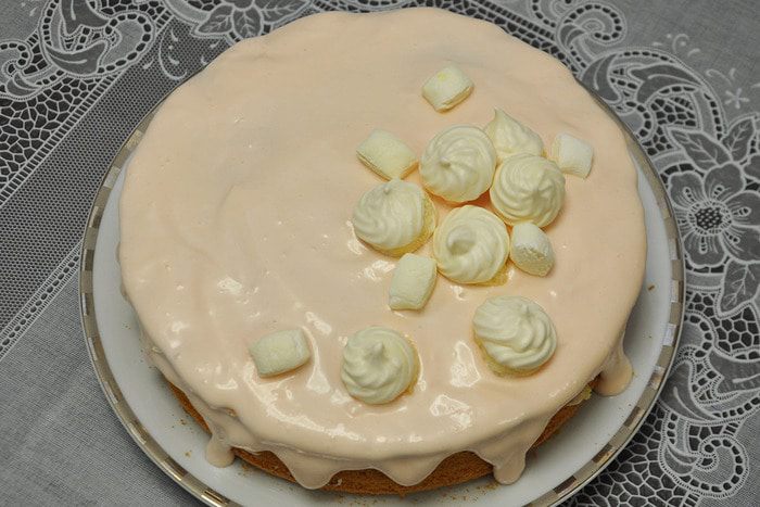 Торт с клубничным сиропом и лимонным кремом
