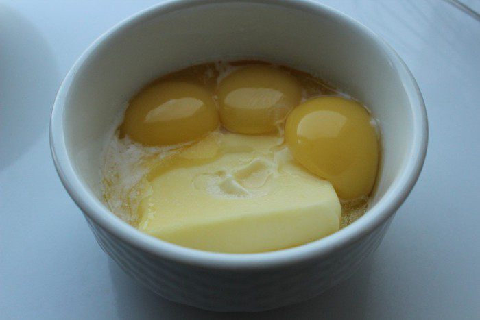 Дрожжевые блины на топленом молоке