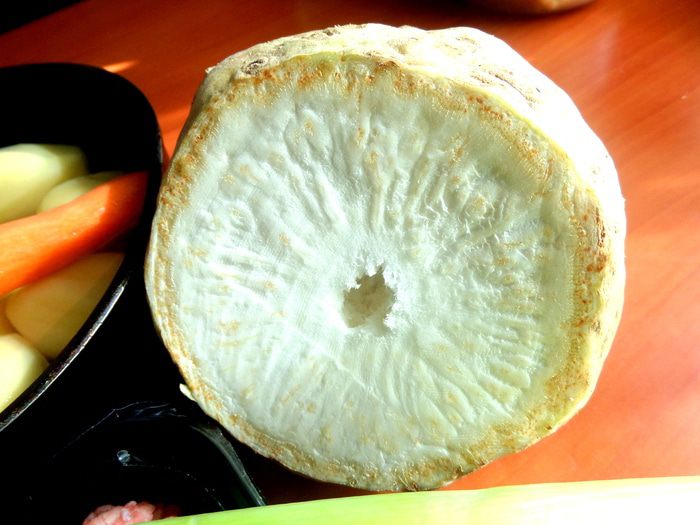 Картофельная запеканка с сельдереем и фаршем