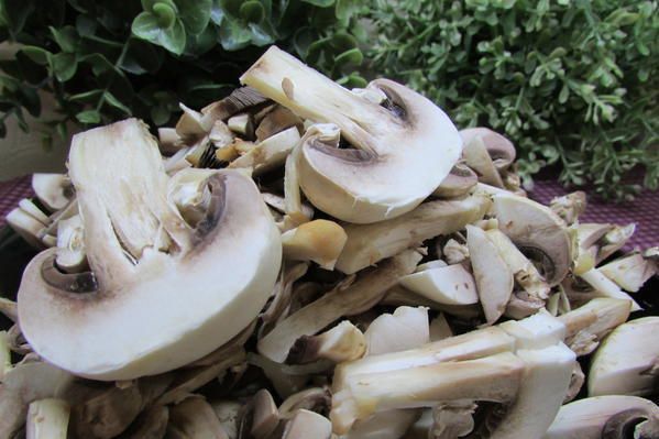 Мясные котлеты под сметанным соусом