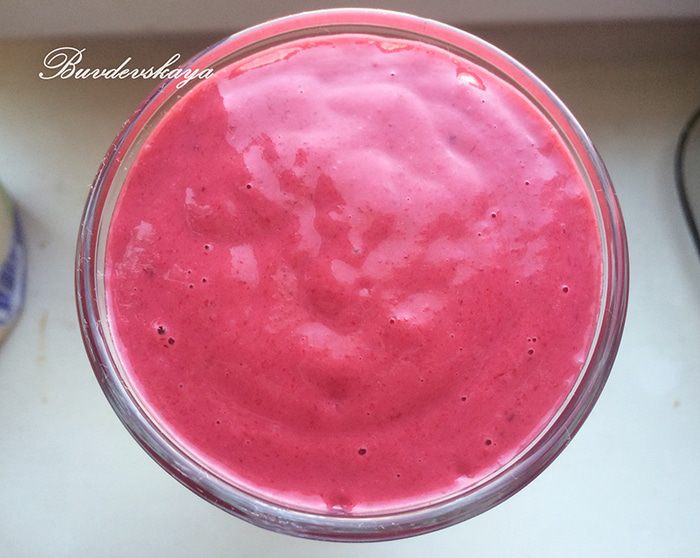 Овсяно-ягодный десерт с йогуртом