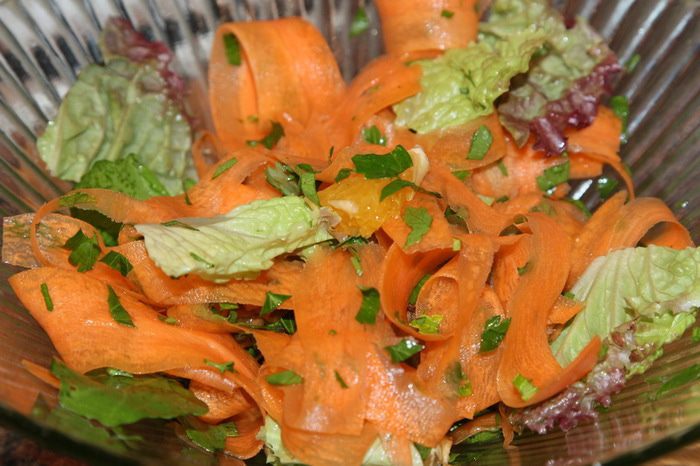 Овощной салат с маринованной свеклой