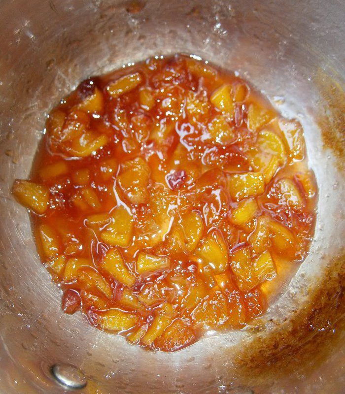 Булочки на фруктовом соке с персиковой глазурью