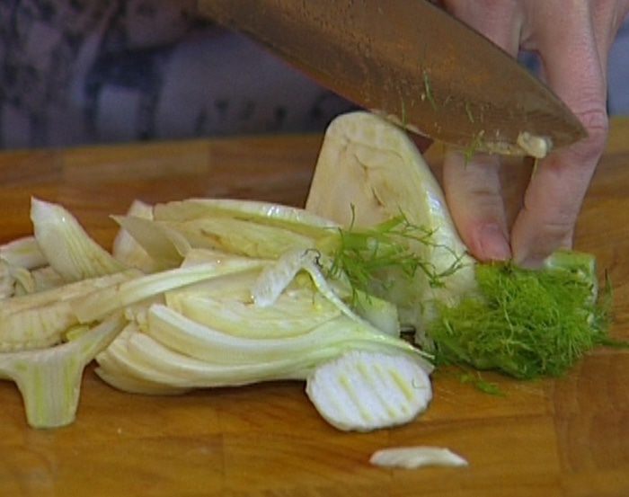 Суп-крем из фенхеля, сельдерея и порея с семгой