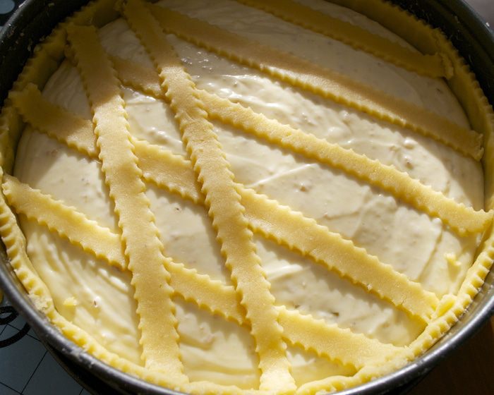 Итальянский пасхальный пирог с миндалем и заварным кремом (Pastiera)