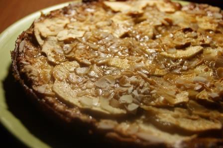 Яблочный пирог с медово-лимонной заливкой