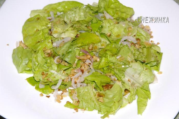 Салат с куриными сердечками и виноградом