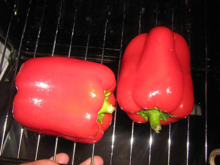 Суп из запечённой тыквы с грушами, сладким перцем и имбирём