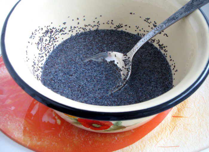 Улитка с маком и сливами