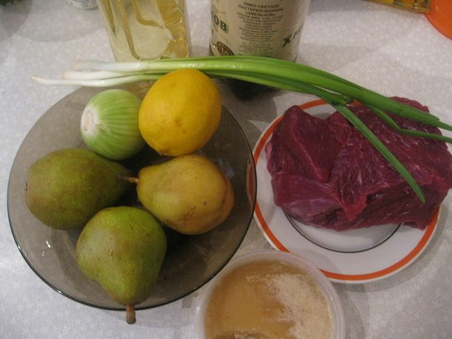 Говядина, тушенная с грушами