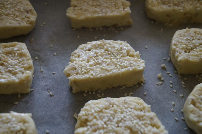 Мягкое печенье с сыром и кедровыми орешками