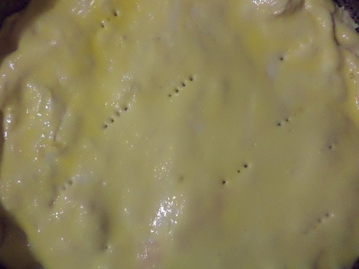 Пирог из слоеного теста с капустной начинкой