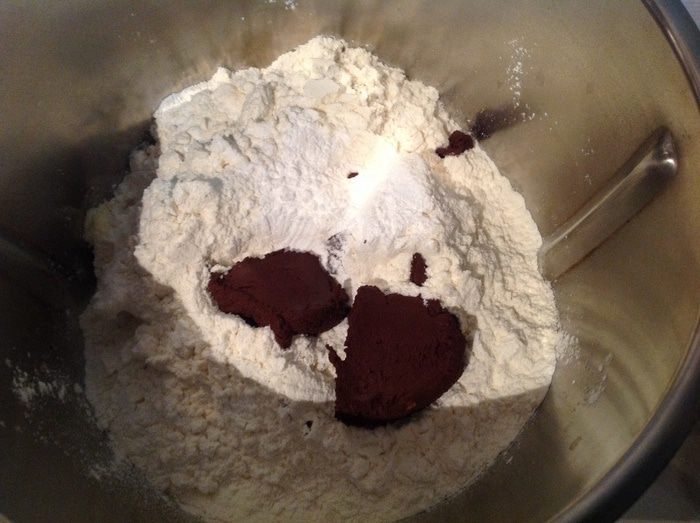 Шоколадный торт с ежевикой и малиной