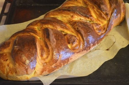 Плетенка с капустой, яйцом и красным луком