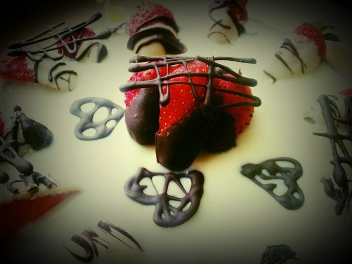 Клубничный торт с белым шоколадом                    