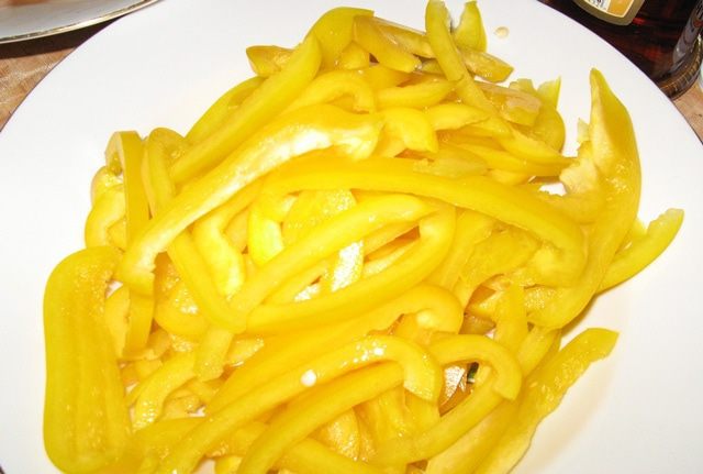 Куриная грудка с паприкой по-тайски