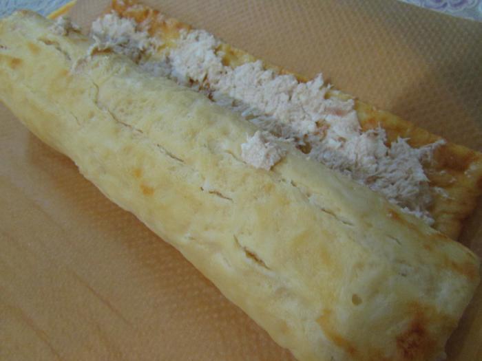 Праздничный сырный рулет с курицей