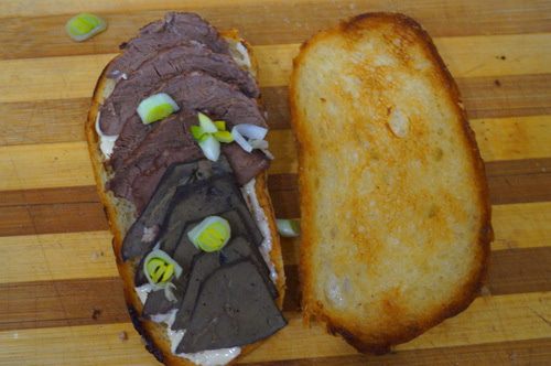 Горячий бутерброд с ливером