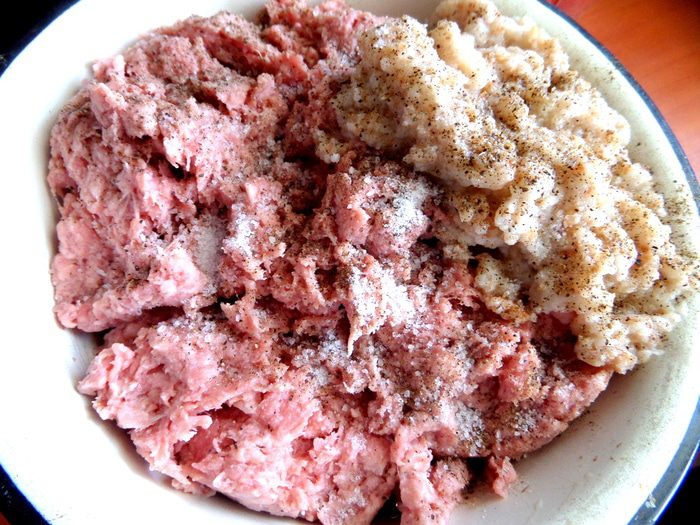 Котлетки на баклажане под сыром, с томатом