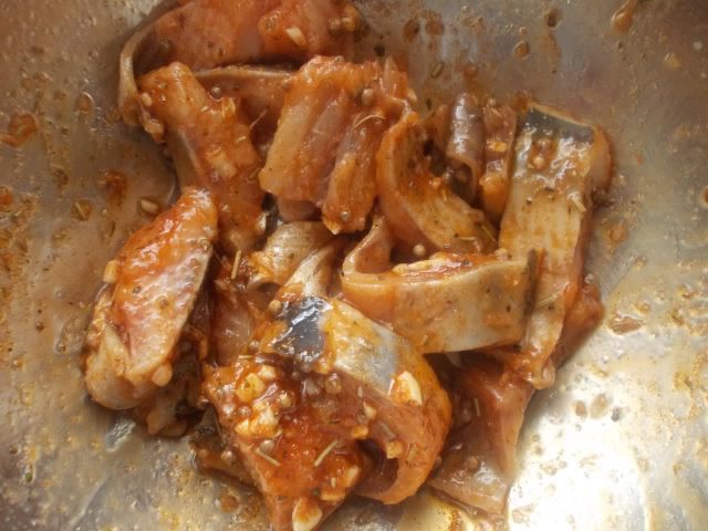 Маринованная сельдь с пряностями