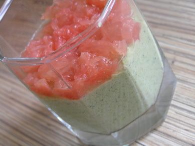 Креветки с грейпфрутом и авокадо