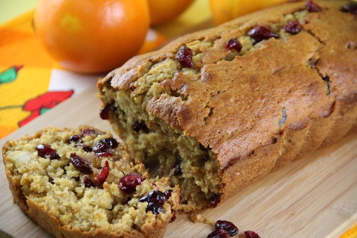 Тыквенно-апельсиновый кекс с клюквой