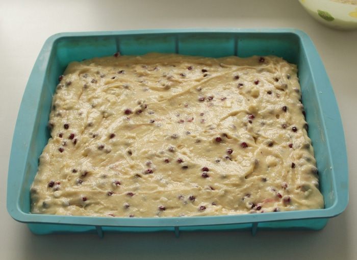 Кекс с брусникой и лимонным штрейзелем