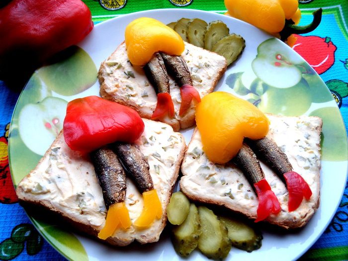 Рыбные &amp;quot;ножки&amp;quot; под юбочкой из перцев