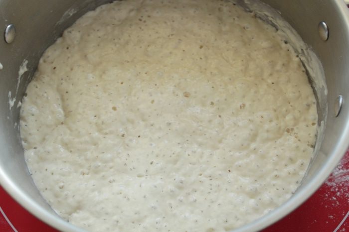 Хлеб без замеса в чугунке