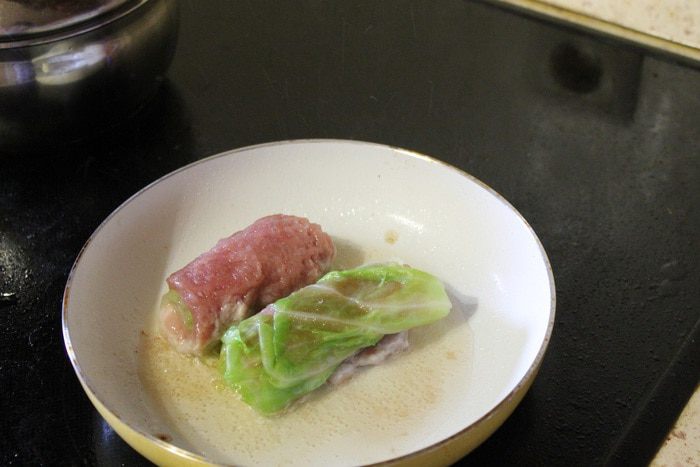 Рулетики из свинины с овощами