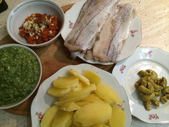 Филе трески с картошкой и шпинатом 