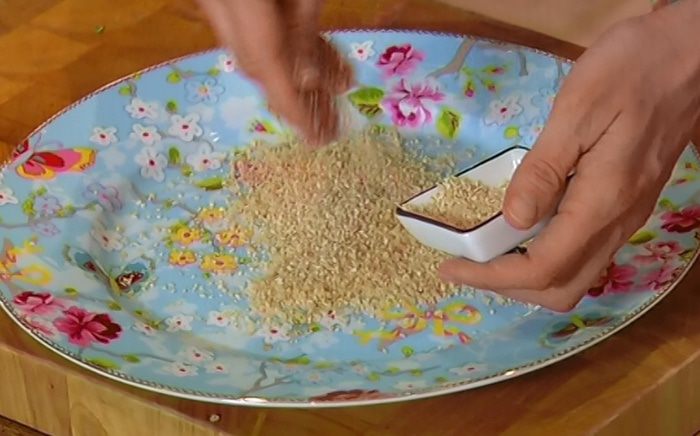 Биточки из тофу с зеленью и грецкими орехами 