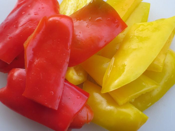 Курица с оливками и сладким перцем