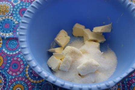 Тарт с брусникой и запеченным ганашем из белого шоколада