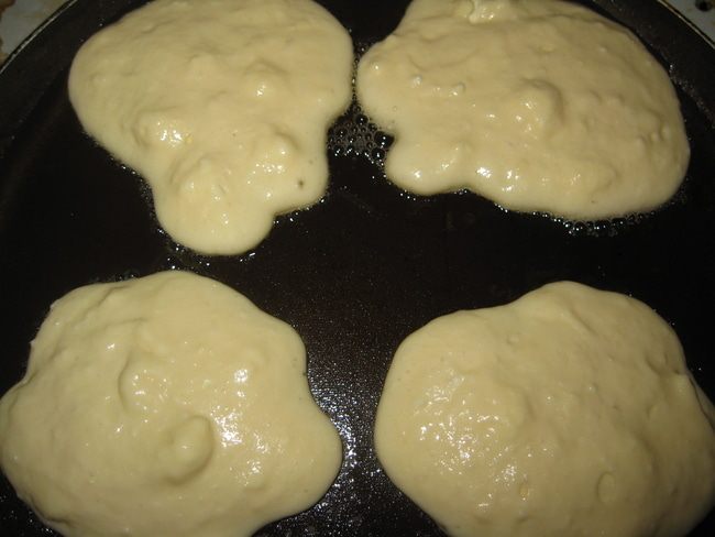 Творожные блинчики с брусникой и белым шоколадом