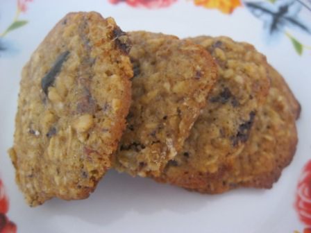 Овсяное печенье с шоколадом и черносливом