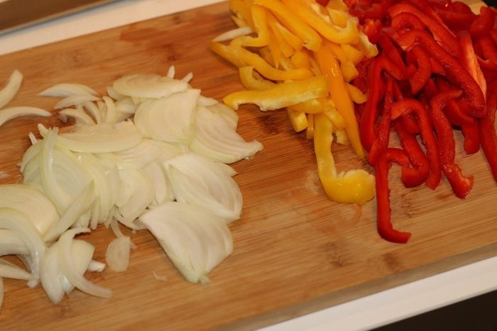 Рагу из куриного филе с перцами