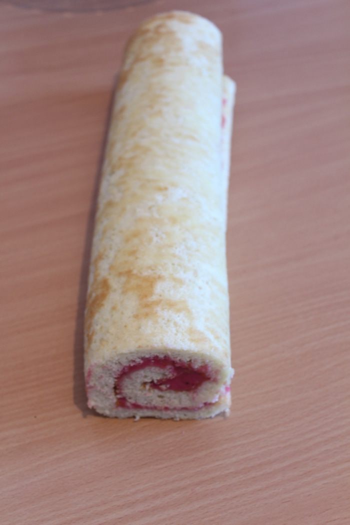 Рулет с брусничным курдом