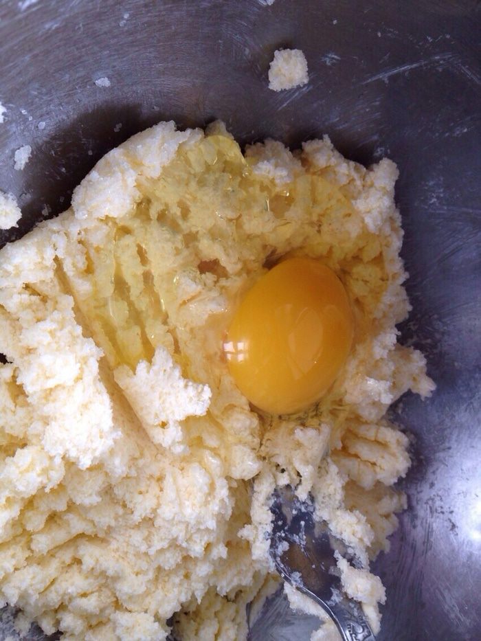 Кокосовый кекс с вишней