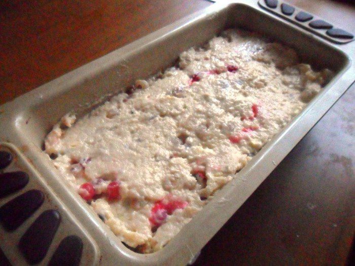 Кекс с красной и белой смородиной