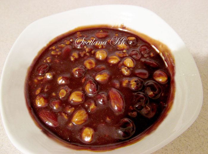 Тарталетки с шоколадно-ореховой карамелью и сливками