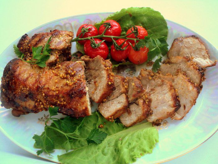 Запеченный свиной окорок