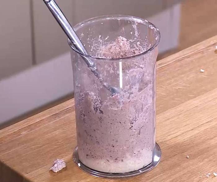 Мятные сырники с маслинами и сметанным соусом 