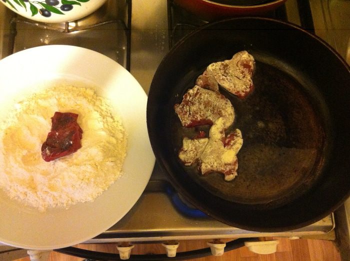 Печень ягненка в сметане